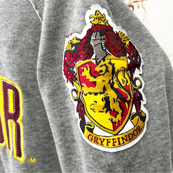 UNIVERSAL STUDIOS Wizarding World of Harry Potter Gryffindor Patch Sweatshirt M - Picture 4 of 8